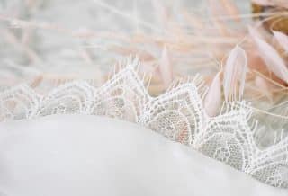 Comment bien choisir son galon de dentelle pour sa robe de mariage