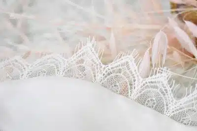 Comment bien choisir son galon de dentelle pour sa robe de mariage