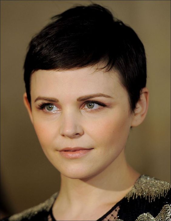 Quelle coupe de cheveux pour visage rond et double menton ? - Madame ...